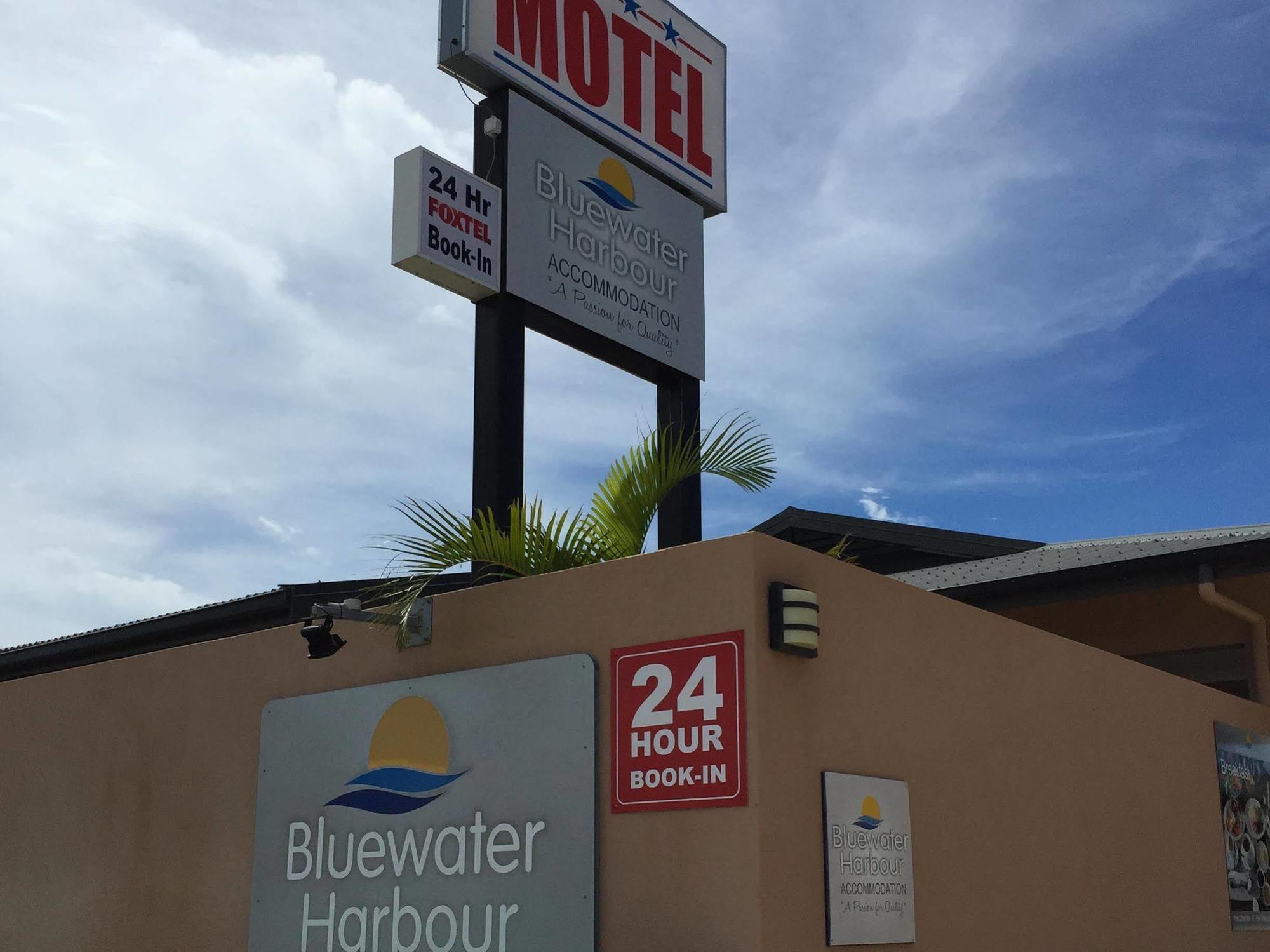 Bluewater Harbour Motel ボーエン エクステリア 写真