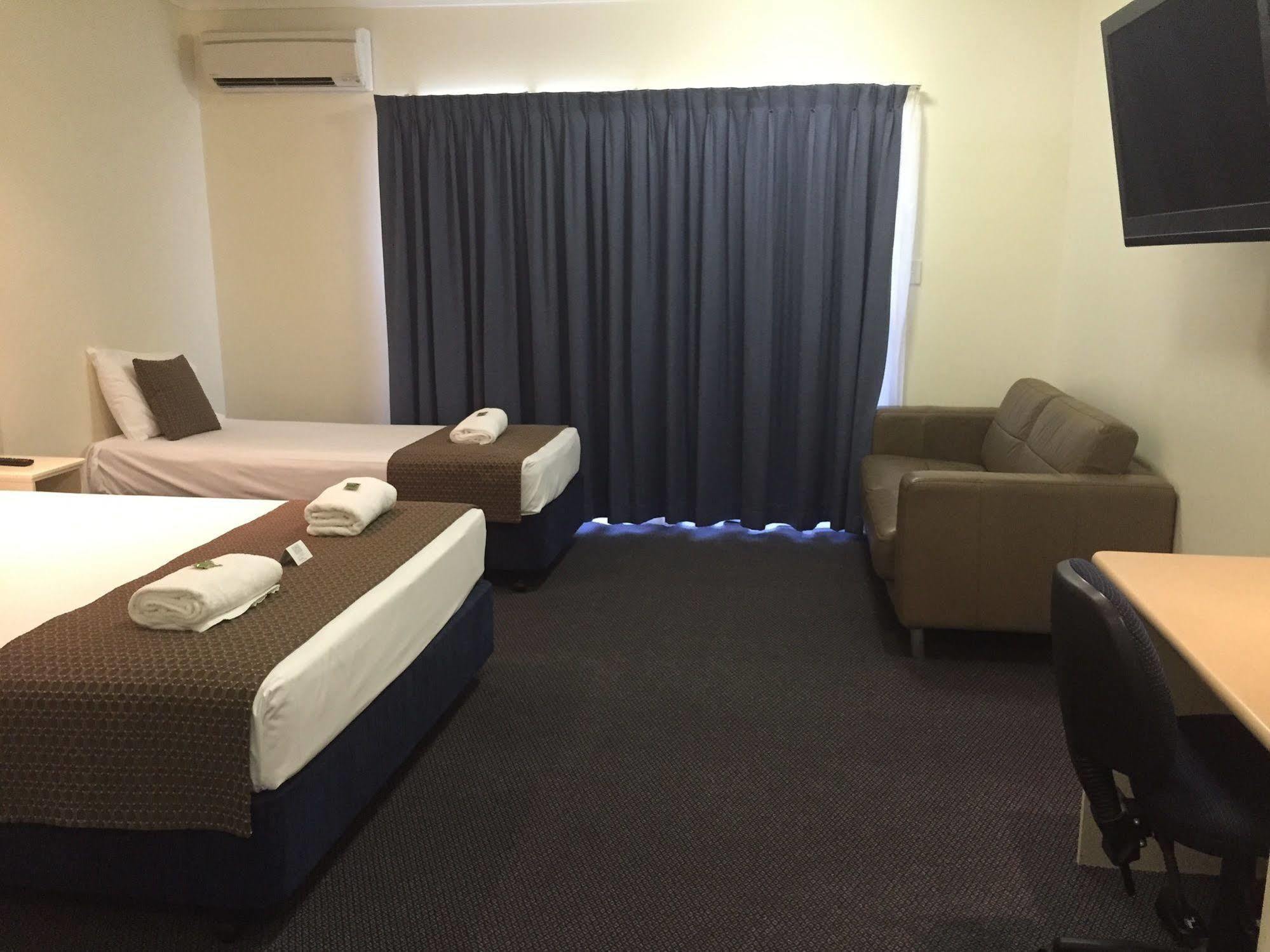 Bluewater Harbour Motel ボーエン エクステリア 写真